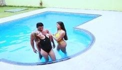 Duas gostosas atacando o pauzudo professor