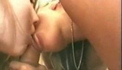 Sortudo comendo duas irmãs safadas