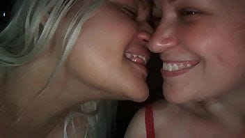 Casal faz video intimo de sexo caseiro e joga na internet