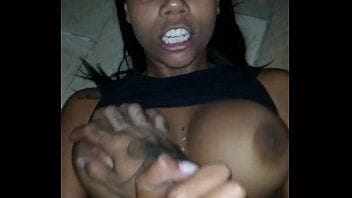 Negras putinhas gostosas faz sexo na festa do squirt