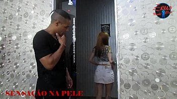Putinha brasileira empina com vontade e leva rola