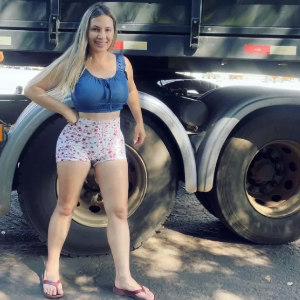 Fotos e videos da Aline Fuchter pelada
