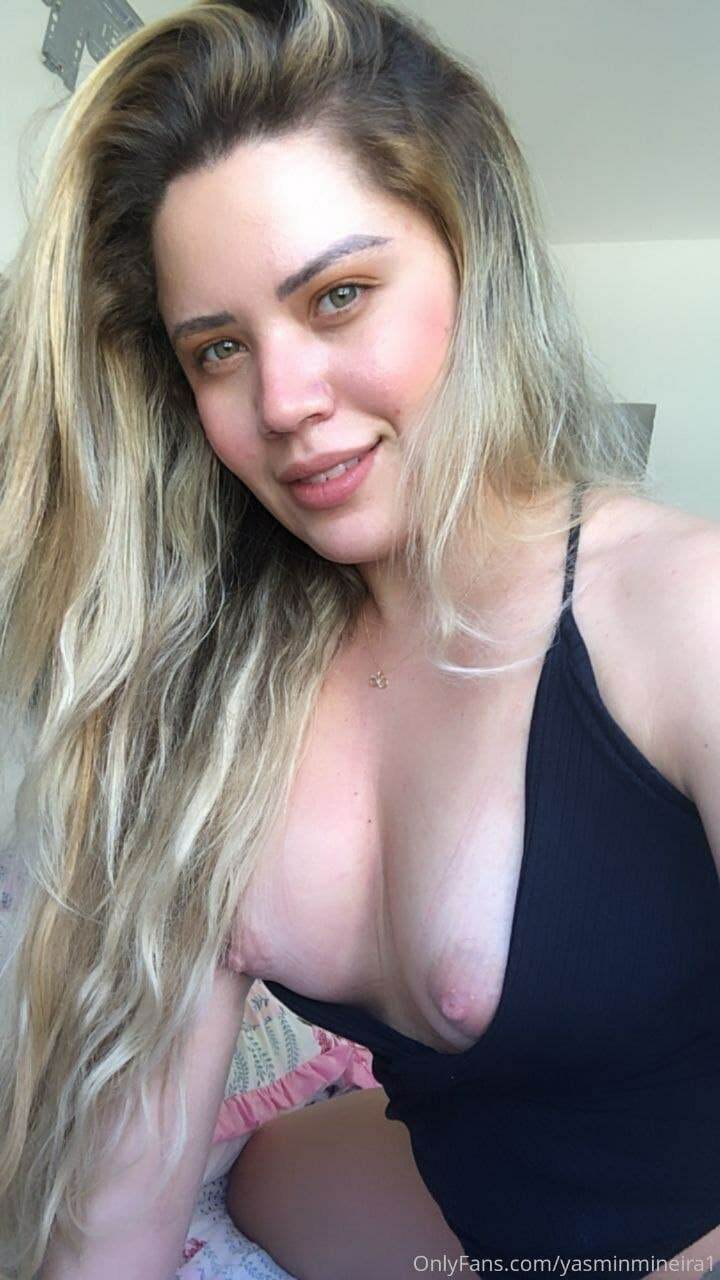 Porno com Yasmin Mineira chupando dotado dentro do carro