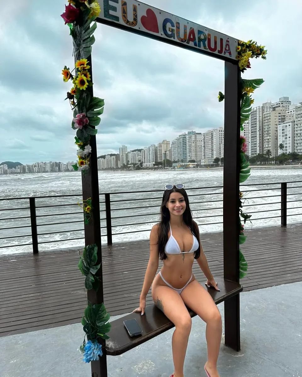 Video Ingrid Rodrigues transando com consolo no banheiro