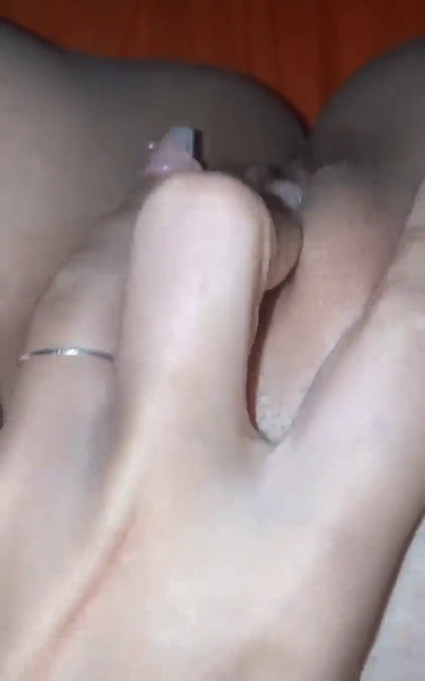 Amanda Utsumi alisando a buceta